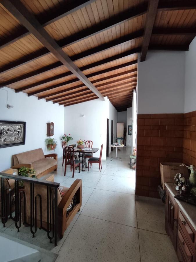 Casa Familiar Homestay *